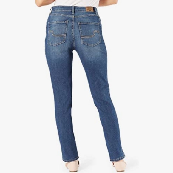 Signature Levi Strauss Mid Rise Straight Jean sz 12M - Picture 2 of 7